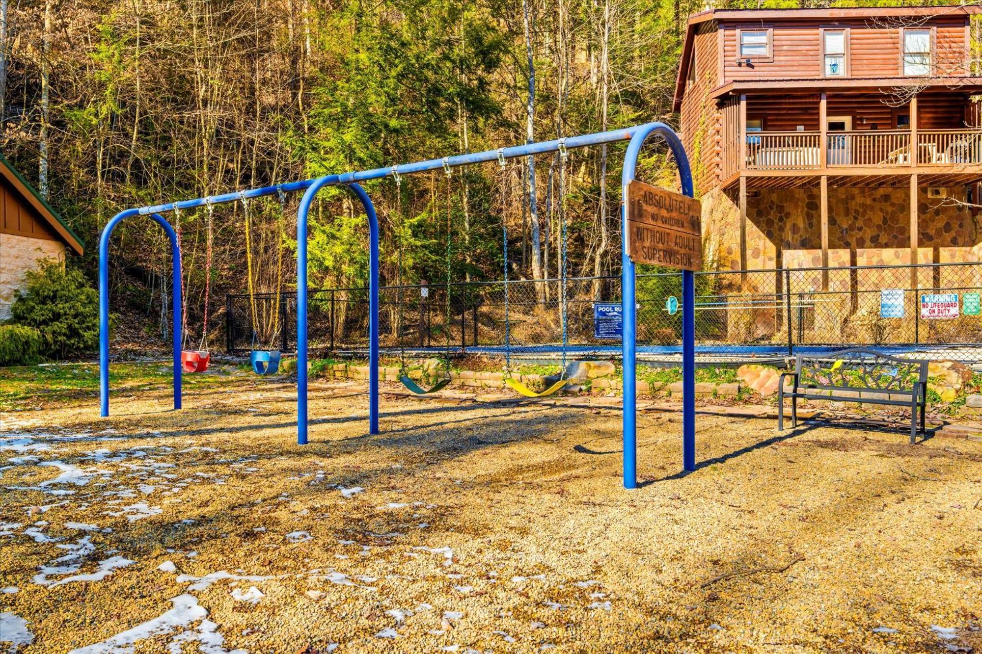 Smokies Boutique Cabins: Mountain Retreat with Resort Amenities Gatlinburg Exterior photo